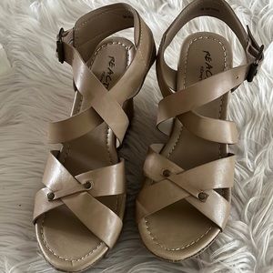 NWOT Kenneth Cole Reaction Wedges 8